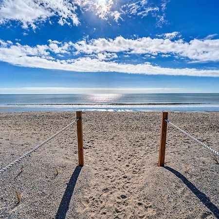 Oak Island Beachfront Condo With Community Pool Bagian luar foto