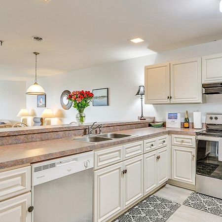 Oak Island Beachfront Condo With Community Pool Bagian luar foto
