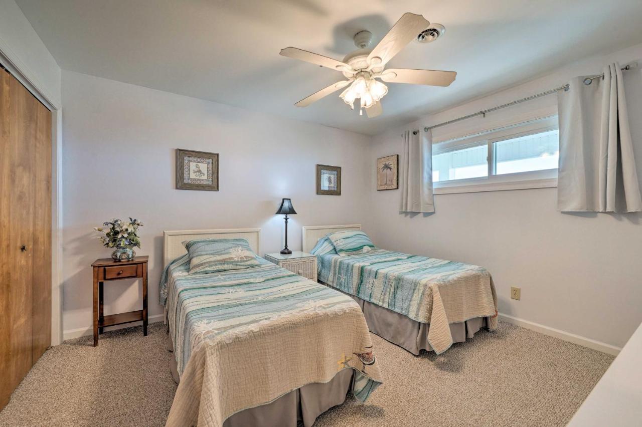 Oak Island Beachfront Condo With Community Pool Bagian luar foto
