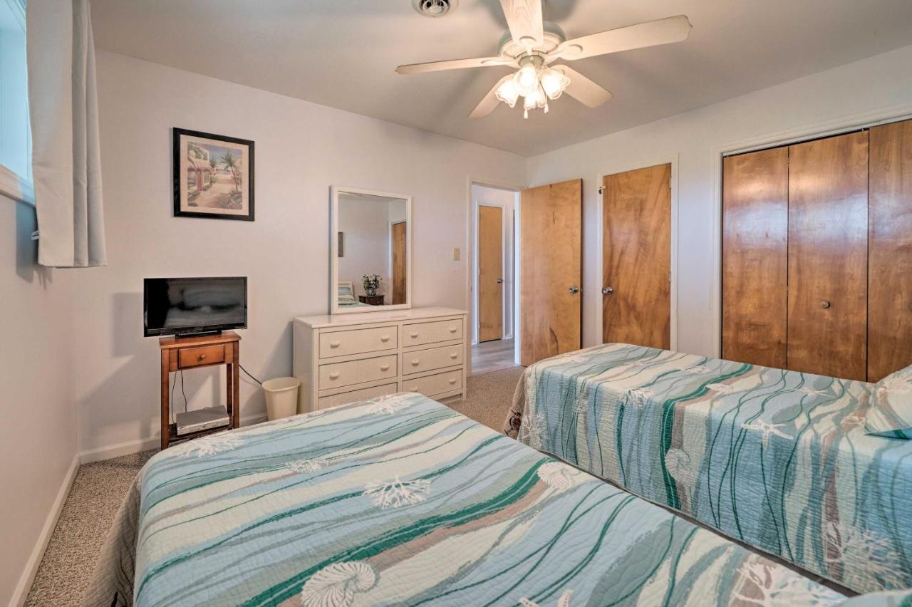 Oak Island Beachfront Condo With Community Pool Bagian luar foto