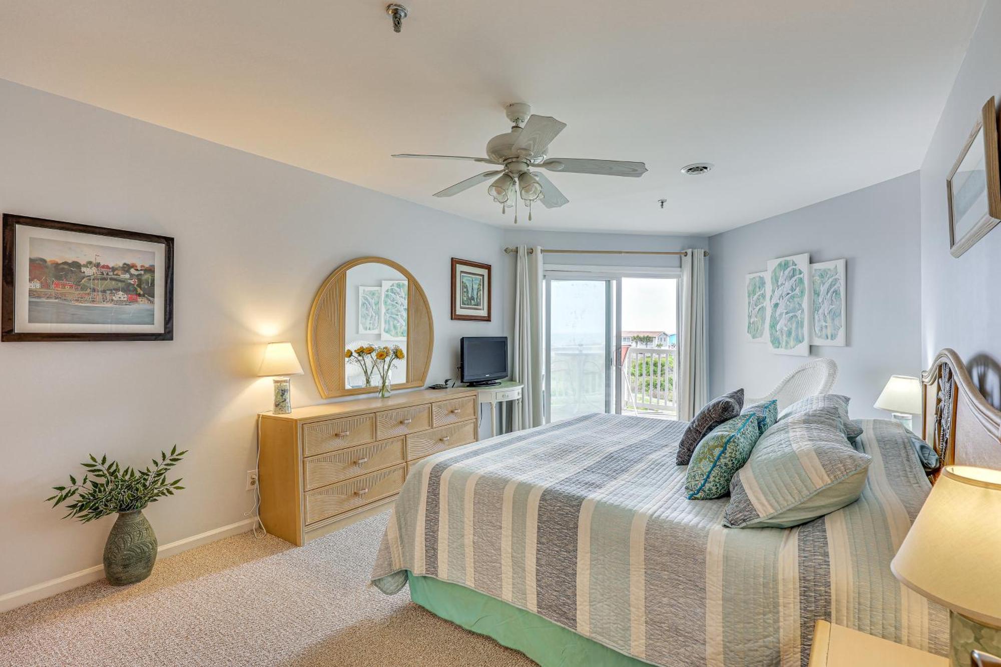 Oak Island Beachfront Condo With Community Pool Bagian luar foto