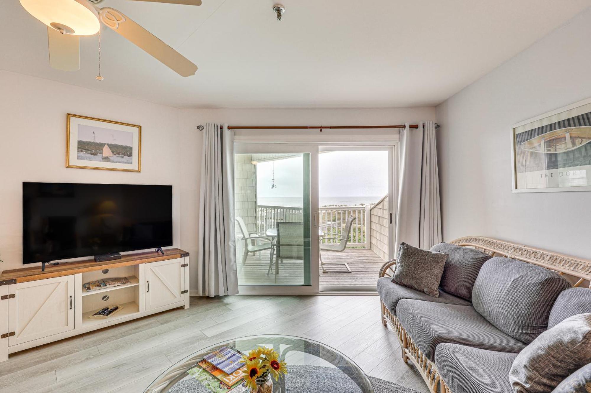 Oak Island Beachfront Condo With Community Pool Bagian luar foto