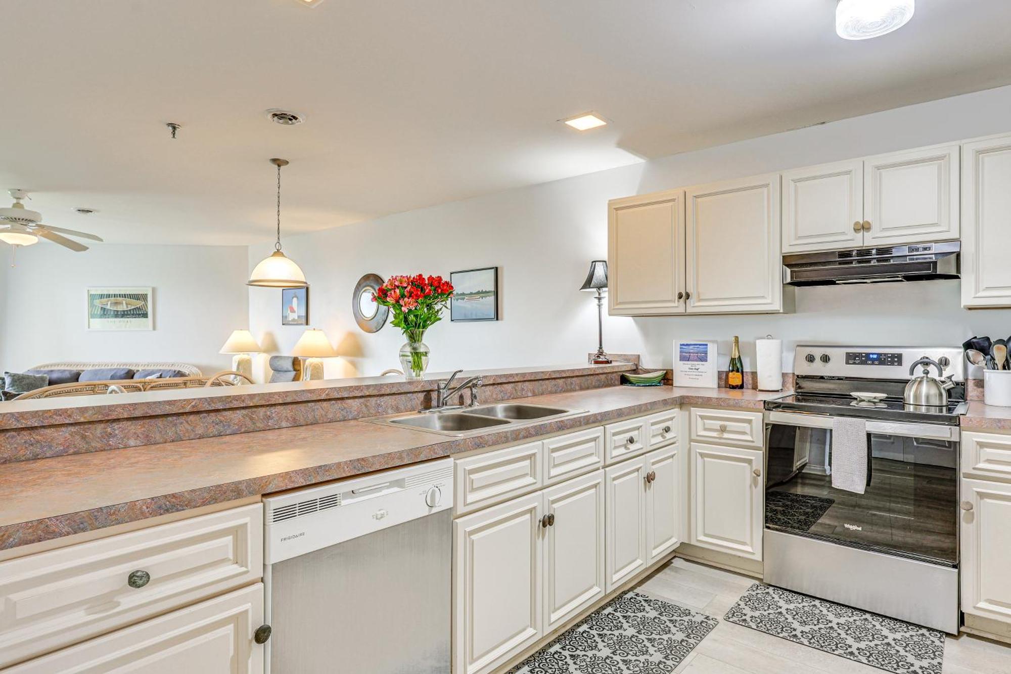 Oak Island Beachfront Condo With Community Pool Bagian luar foto
