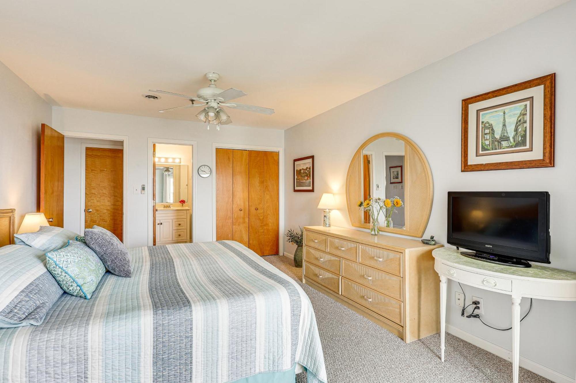 Oak Island Beachfront Condo With Community Pool Bagian luar foto