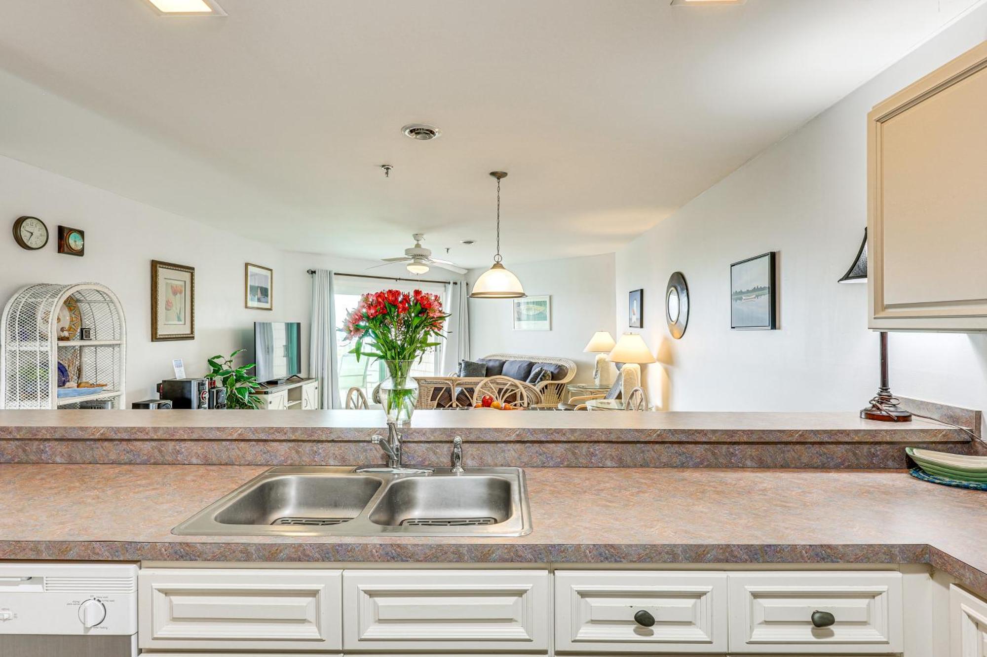 Oak Island Beachfront Condo With Community Pool Bagian luar foto