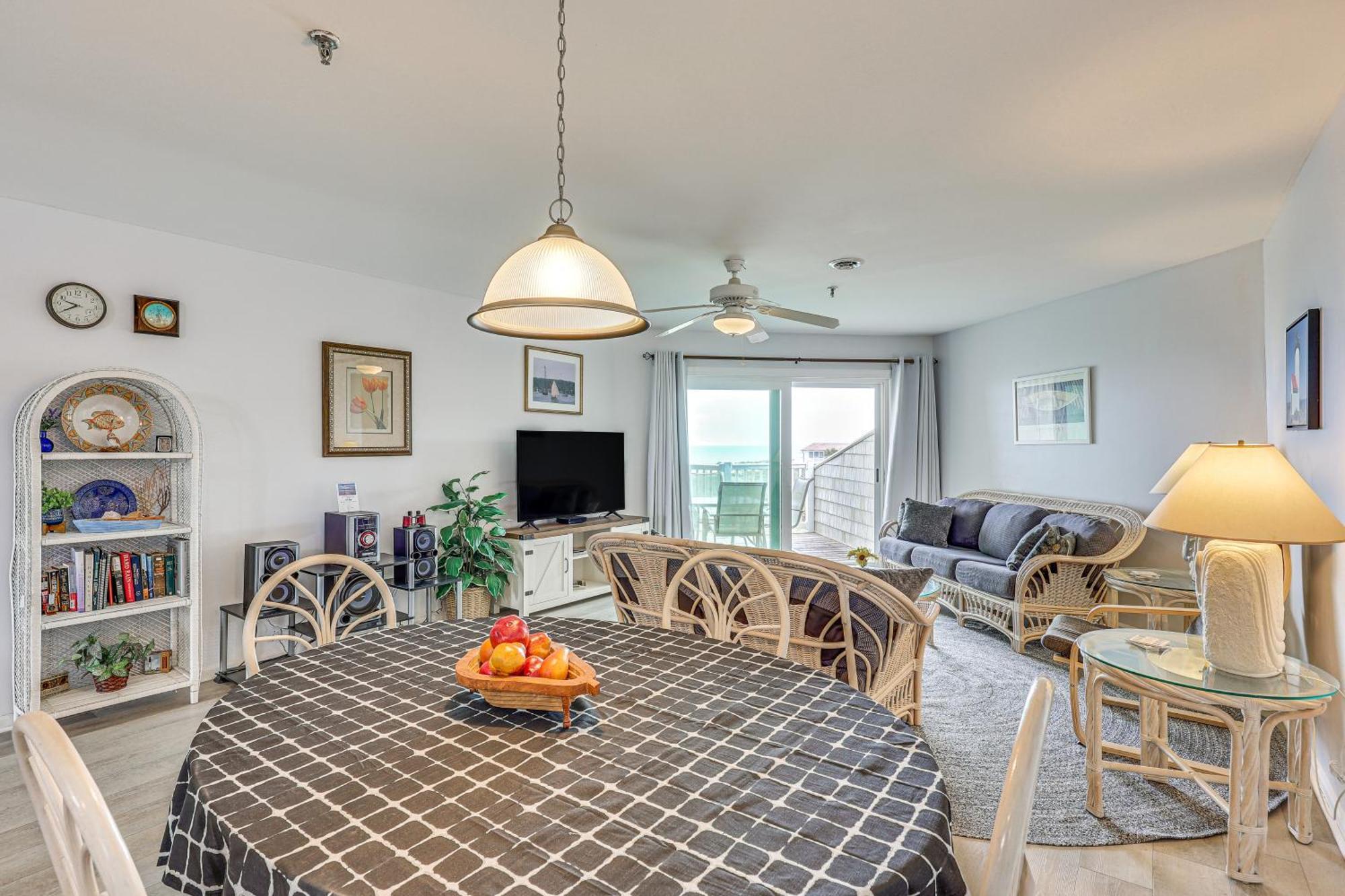 Oak Island Beachfront Condo With Community Pool Bagian luar foto